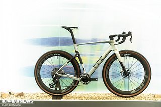 Eigentliches Highlight: Das Seka Exaero GR ist das neue Aero Race Gravel Bike der chinesischen Marke. Eigentliches Highlight: Das Seka Exaero GR ist das neue Aero Race Gravel Bike der chinesischen Marke.