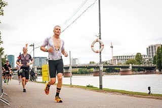 Abgesehen von den Brücken ist die Laufstrecke beim Ironman Frankfurt völlig flach