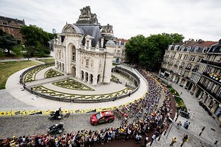 Los geht's dieses Jahr in Lille - wie immer mit großartiger Kulisse.