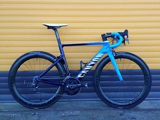 Ab Werk war das Aeroad CF SL 7 eigentlich mit einer Shimano 105 Gruppe ausgestattet.