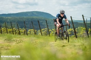 Auf dem Simplo Inissio PMax sitzt man eher lang und leicht sportlich.