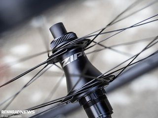 Die Zipp ZR1 Naben gefielen mit klagloser Funktion und leisem Freilaufgeräusch. Die Zipp ZR1 Naben gefielen mit klagloser Funktion und leisem Freilaufgeräusch.