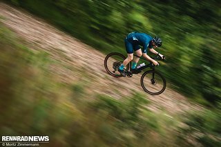 In Abfahrten erhöht die Federung die Sicherheitsreserven