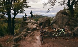 Wie die unmotorisierte Variante bringt das Backroad AL Plus eine gute Bikepacking-Eignung mit.