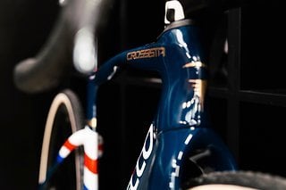 Das neue Pinarello Crossista F macht durchaus Anleihen beim Dogma F Aero-Rennrad.