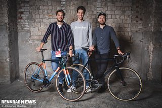 Das Team von Standert bei den Craft Bike Days mit den Showbikes Pfadfinder und Triebwerk Disc: Bene, Max und Maxe (von links)