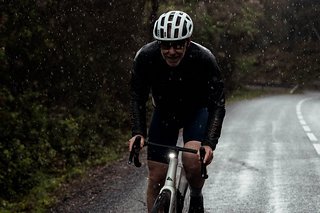 Nicht nur bei solchem Wetter macht sich das eingebaute, StVZO konforme Licht bezahlt.