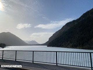 Blick zurück über den Sylvensteinspeichersee