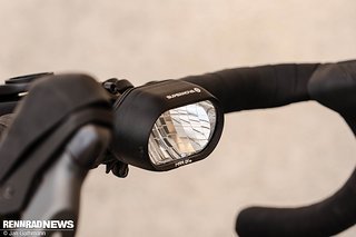 Der Supernova M99 DY Pro ist einer der stärksten Scheinwerfer für Dynamobetrieb am Markt. Der Supernova M99 DY Pro ist einer der stärksten Scheinwerfer für Dynamobetrieb am Markt.