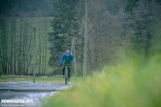 Der klassische Gravelweg ist natürlich eine Domäne des Riverside Touring 920