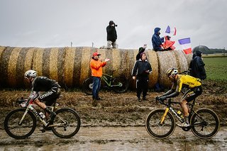 Schon in der Nacht vor dem Rennen hatte Regen die Strecke aufgeweicht.