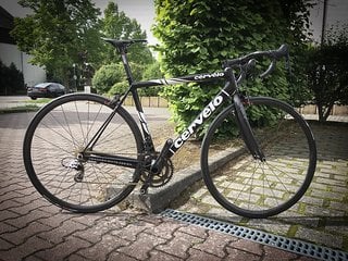 Das 3,85 kg leichte Cervélo R3 SL ist der leichteste Renner der Woche bisher.