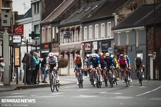 Kurz vorm Trouée d'Arenberg verschärften Pogi und MvdP spürbar das Tempo, um zu den Ausreißern aufzuschließen