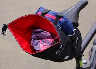 Die neue Zéfal Z Adventure R5 Satteltasche bietet 5 Liter trockenen Stauraum