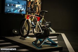 Eine günstigere Möglichkeit, Bewegung in das Indoor-Training zu bringen, war bei Tacx zu sehen