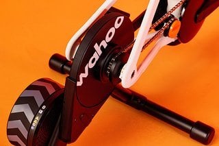 Das Bike setzt auf einen Wahoo Kickr Core-Antrieb.