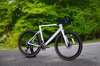 Mein Gravelbike ist mir ein treuer Begleiter auf Schotter und Asphalt, doch für das Rennen gibt es etwas Optimierungsbedarf.