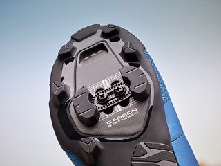 Das Pontoon Cleat-System verfügt über austauschbare TPU Blöcke, die sich mit der Cleat-Position bewegen.
