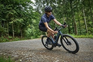 Dank den dicken Reifen und der längeren, komfortablen Geometrie soll das Grail:On bei Ausflügen ins Gelände glänzen