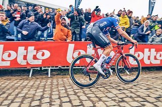 MVDP hat mit seinem neuen Signature-Modell Paris-Roubaix und Mailand-Sanremo gewonnen