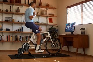 524141-zwift-core-uno lifestyle-image 01-59cdec-original-1706620914