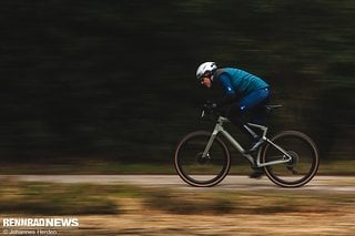 Stöße verzögern den Vortrieb. Am BMC Urs dämpft der Hinterbau über ein Elastomer