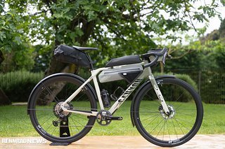Das neue Canyon Grizl 2025 im vollständigen Bikepacking Dress. Das neue Canyon Grizl 2025 im vollständigen Bikepacking Dress.