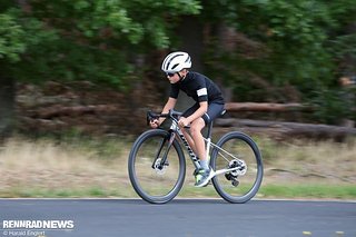 Unser Tester Franz ist mit 1,49 m Körpergröße schon fast am oberen Limit der Größen-Empfehlung von Giant