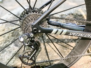 "...schon technikverliebt". Der Ceramicspeed Schaltkäfig spart ein paar Watt