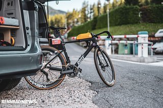 Reifendruck? Doppelt geprüft. Tasche voll mit Gels und Riegeln