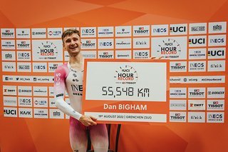 Der Brite Dan Bigham fuhr 55,548 km in einer Stunde