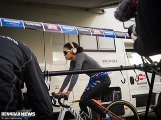 Die Stars der Cyclocross-Szene – hier Ceylin del Carmen Alvarado – stehen im Fahrerlager im Rampenlicht