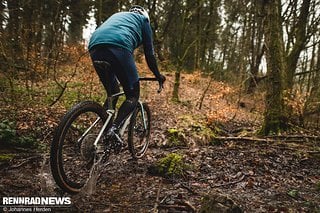 Kurz und knackig bergauf geht es mit jeder Übersetzung im Vergleich, aber für längere Touren in schwerem Terrain sind nicht alle geeignet