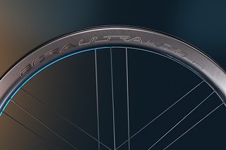 G3 Lacing, so nennt Campagnolo das 3-Speichen-Design, das für einen ganz besonderen Look, sowie Steifigkeit sorgt.