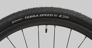 ... und ein Moquai Carbon-Laufradsatz mit Continental-Bereifung. ... und ein Moquai Carbon-Laufradsatz mit Continental-Bereifung.