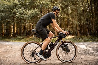 Preislich startet das Bike bei 6.799 €, wobei sich im Konfigurator Ausstattung und Design anpassen lassen.