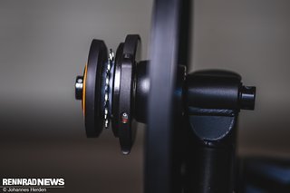 Der Zwift Cog verfügt über 14 Zähne, alternativ lässt sich eine reguläre Kassette montieren. Der Zwift Cog verfügt über 14 Zähne, alternativ lässt sich eine reguläre Kassette montieren.