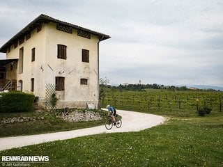 Für die überwiegend so feinen Schotterpisten der Prosecco Hills ist man mit dem 8bar Mitte Steel fast schon „overbiked“.