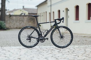 Wir haben zum Test der neuen Rennrad-Schaltgruppe ein Canyon Ultimate CFR bekommen