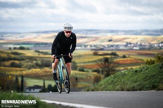 Gemacht für die PR-Jagd in Uphill-Segmenten: Das niedrige Gesamtgewicht und auch die geringe rotierende Masse der Bergreif-Laufräder haben für eine starke Beschleunigung und ein leichtfüßiges Fahrverhalten gesorgt