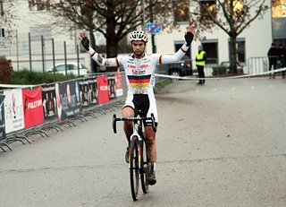 Marcel Meisen gewann in Bensheim das Rennen der Männer Elite