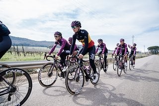 Das Liv Racing WorldTeam mit prominenten Fahrerinnen wie Lotte Kopecky und Marianne Vos erzielte schon viele Siege auf dem Langma Advanced