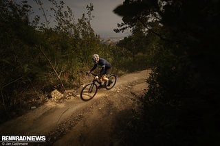 Wie gut ist das Gravel Bike an das Fahren abseits der Straße angepasst?