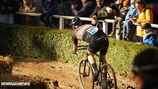 Im Sand der Galopprennbahn in Düsseldorf fanden Hobby-Crosser bei Querfeldrhein ihre Herausforderung