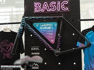 Basic Bikes aus Berlin hatten eine Limited Edition ihres GRVL-Rahmens im Gepäck