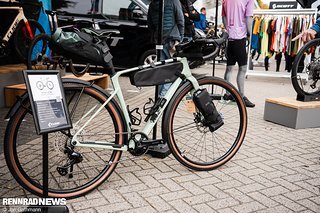 Cube war ebenfalls vor Ort und zeigte das Nuroad HPA in vollem Bikepacking Trimm.