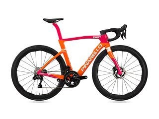 Das neue Pinarello Dogma F Zwift trägt die Farben der Online Sport-Community in die reale Welt.