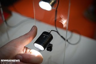 Einen Mini Dynamo-Scheinwerfer mit K-Nummer stellte Lightskin aus Korea vor