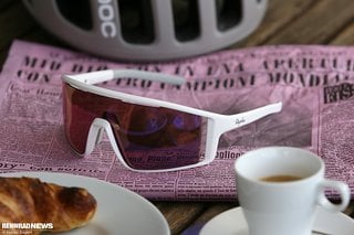 Das Glas der Rapha Pro team Full Frame ist an den Seiten etwas kleiner als der Rahmen