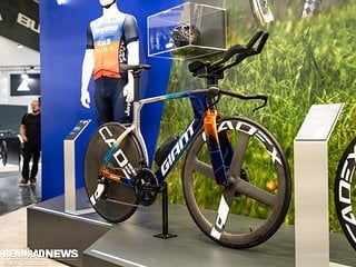 Brandneu, aber ohne Details zur Technik, ist der Giant Trinity TT Prototyp mit Disc-Bremsen.